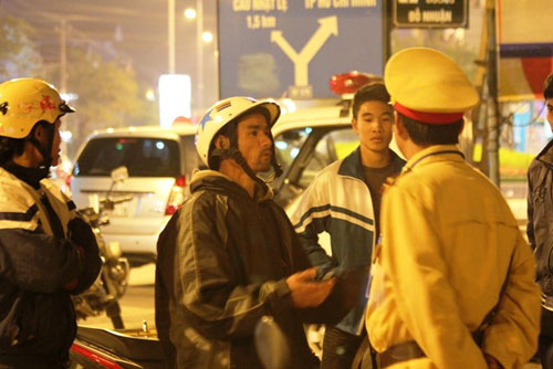 Nói tiếng Hàn, khóc tiếng… Việt khi bị giữ xe - 3