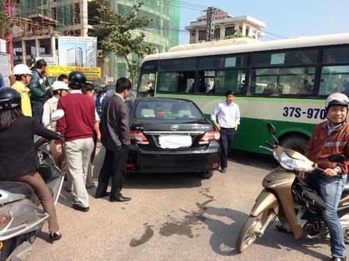 Nói tiếng Hàn, khóc tiếng… Việt khi bị giữ xe - 6