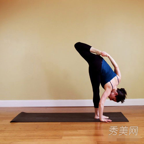 10 động tác yoga giúp chân tay săn chắc - 7