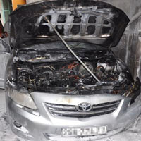 Tin tức trong ngày - Xế hộp tiền tỷ bốc cháy dữ dội khi đỗ trong nhà