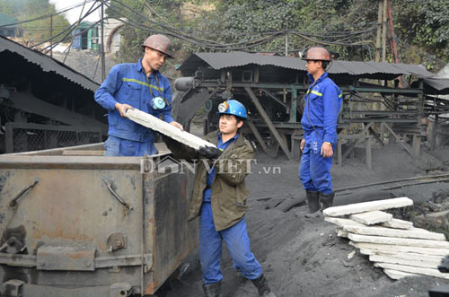 Chùm ảnh cháy lò than, 6 CN thiệt mạng - 5