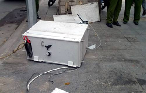 GĐ Công an HN "trảm tướng" ngay trong cuộc họp - 2