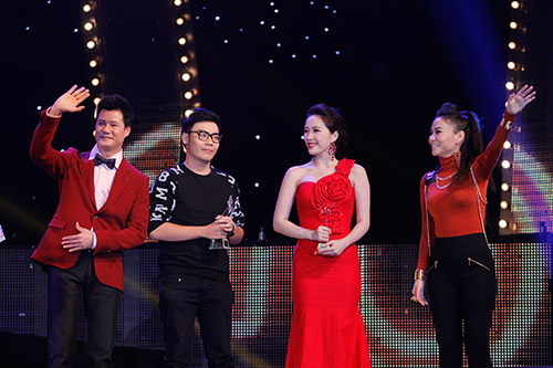 Đông Nhi đọ đường cong với Thu Minh - 6