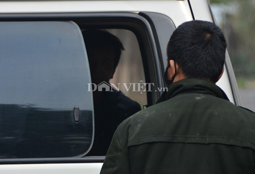 Người thân khóc ngất khi nhận xác thợ mỏ - 8