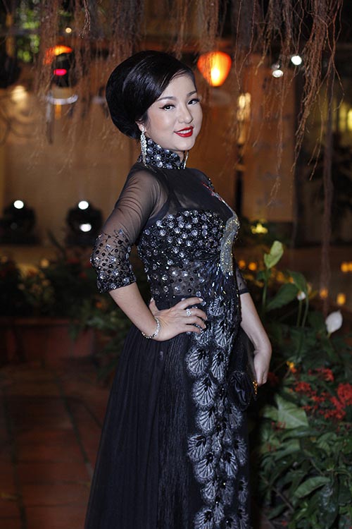 Trương Thị May tế nhị khoe thềm ngực đầy - 13