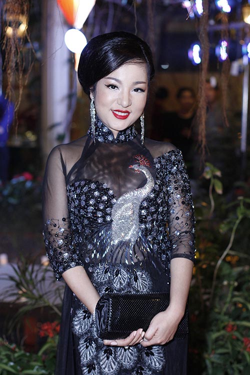 Trương Thị May tế nhị khoe thềm ngực đầy - 14
