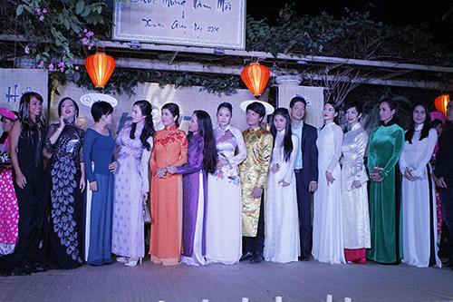 Trương Thị May tế nhị khoe thềm ngực đầy - 16
