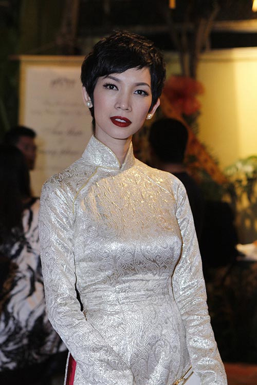 Trương Thị May tế nhị khoe thềm ngực đầy - 16