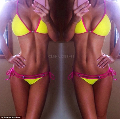Cô gái gây sốt vì chăm khoe thân với bikini - 5
