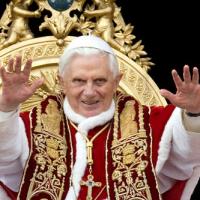 Tin tức trong ngày - Giáo hoàng tước chức 384 linh mục "râu xanh"