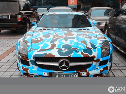 Mercedes-Benz SLS AMG màu "rằn ri" bắt mắt - 8