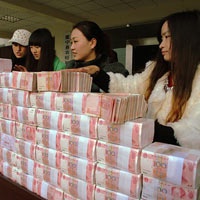 Ảnh ấn tượng: Làng giàu nhất Trung Quốc chia tiền lãi