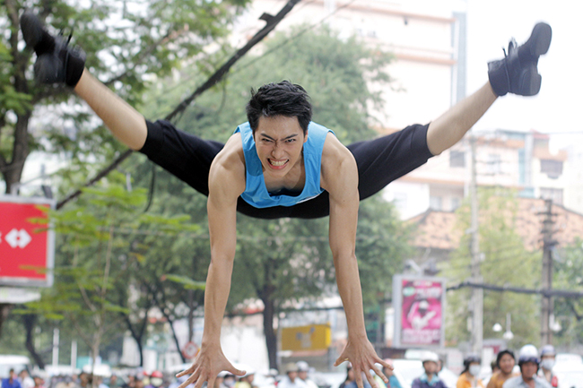 Nhiều năm luyện tập aerobic đã cho anh sự dẻo dai, mạnh mẽ đến phi thường
