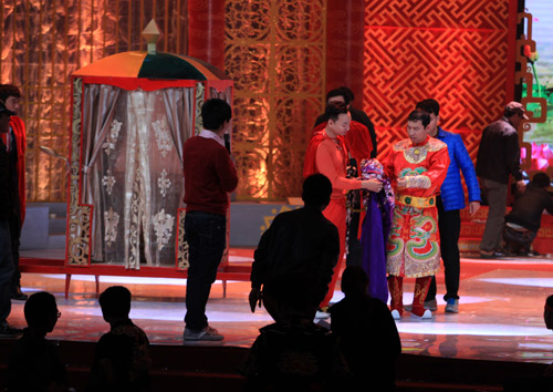 Táo Quân 2014: "Ngọc Hoàng giả" ăn cắp vặt - 7
