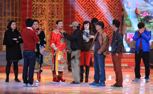 Táo Quân 2014: "Ngọc Hoàng giả" ăn cắp vặt - 2