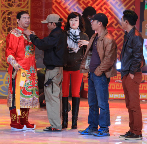 Táo Quân 2014: "Ngọc Hoàng giả" ăn cắp vặt - 11