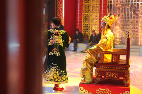 Táo Quân 2014: "Ngọc Hoàng giả" ăn cắp vặt - 9