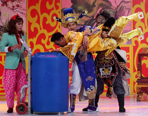 Táo Quân 2014: "Ngọc Hoàng giả" ăn cắp vặt - 2