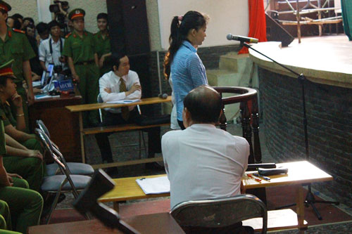 Tuyên án 2 bảo mẫu hành hạ trẻ dã man - 4