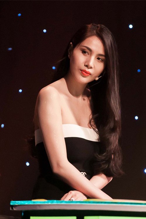 Bờ vai thon trên hàng ghế giám khảo - 14