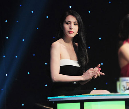 Bờ vai thon trên hàng ghế giám khảo - 15