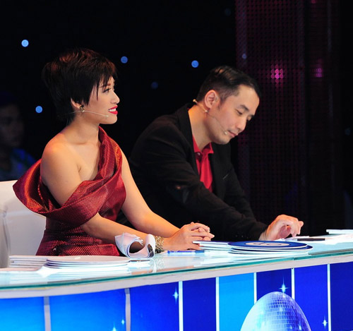 Bờ vai thon trên hàng ghế giám khảo - 7