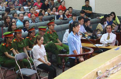 Tuyên án 2 bảo mẫu hành hạ trẻ dã man - 9