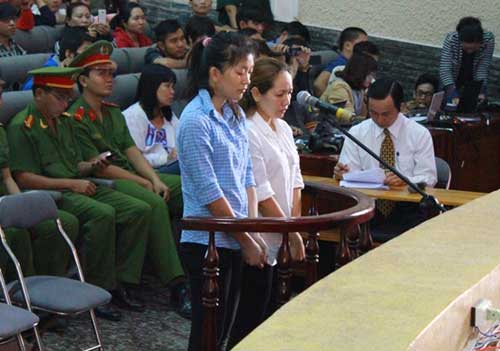 Tuyên án 2 bảo mẫu hành hạ trẻ dã man - 7