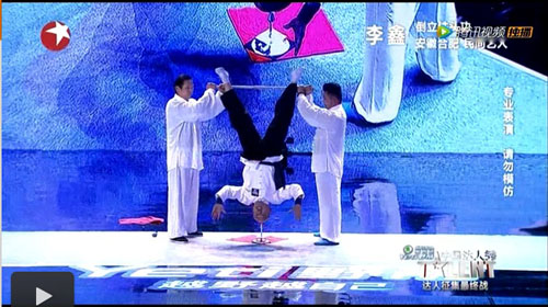 Sốc với anh chàng khoe cơ bắp Got Talent - 6