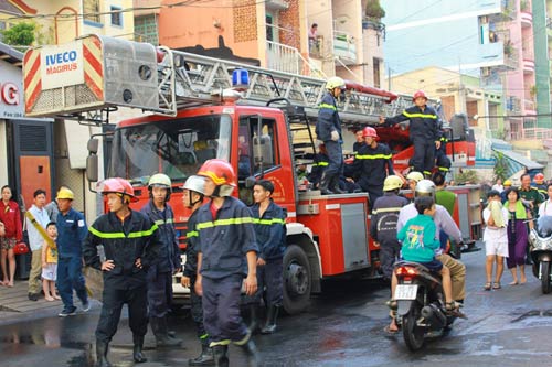 TPHCM: Cháy lớn ở chung cư 23 tầng - 3