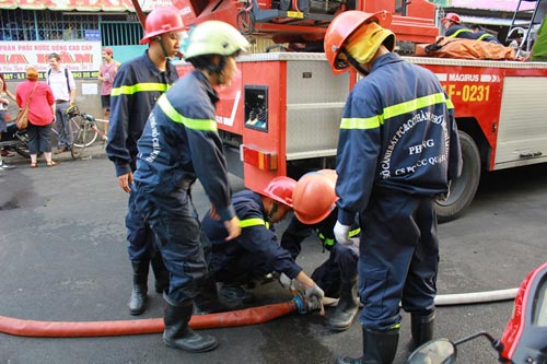 TPHCM: Cháy lớn ở chung cư 23 tầng - 4