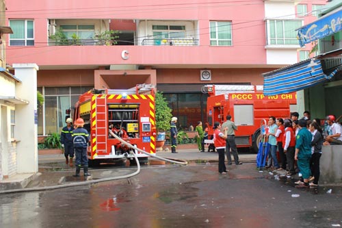 TPHCM: Cháy lớn ở chung cư 23 tầng - 5