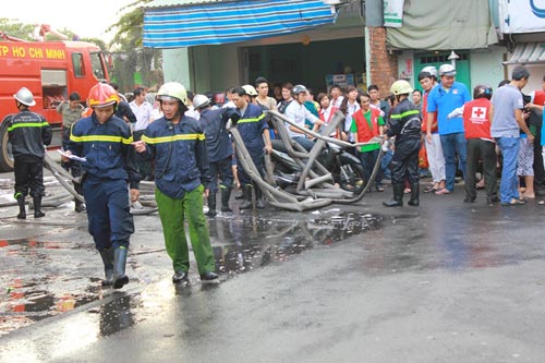 TPHCM: Cháy lớn ở chung cư 23 tầng - 7