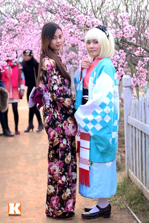 Thiếu nữ diện kimono khoe sắc bên hoa đào - 10