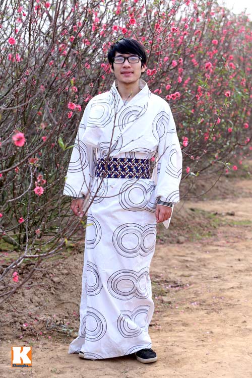 Thiếu nữ diện kimono khoe sắc bên hoa đào - 4