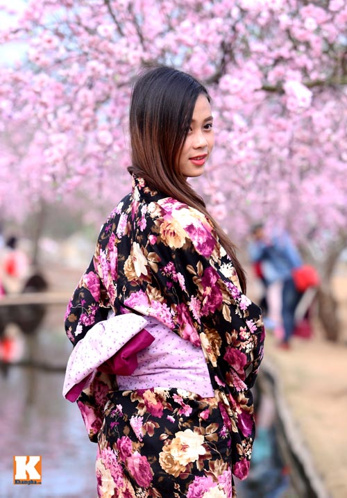 Thiếu nữ diện kimono khoe sắc bên hoa đào - 8