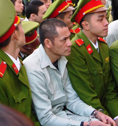 Các bị cáo khóc, cười sau phiên tòa 30 án tử - 15