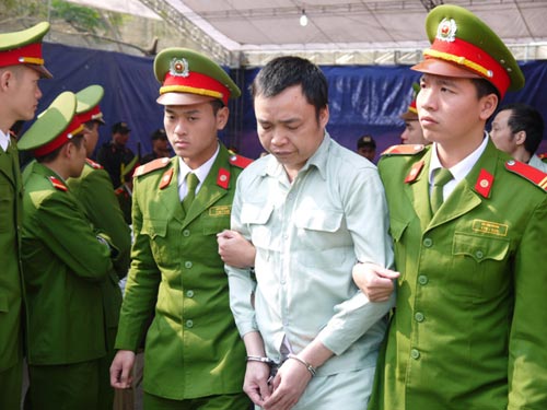 Các bị cáo khóc, cười sau phiên tòa 30 án tử - 2