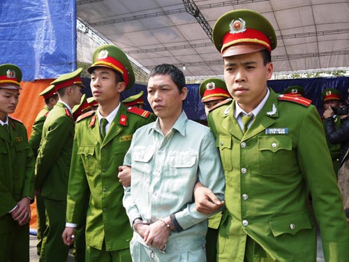 Các bị cáo khóc, cười sau phiên tòa 30 án tử - 3