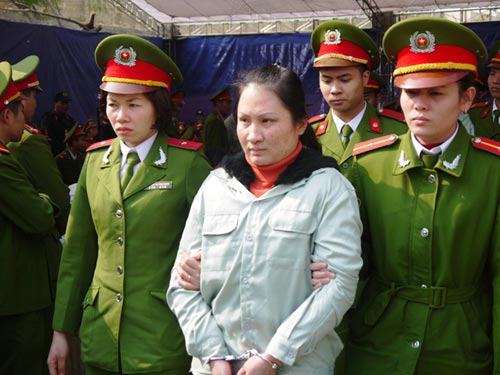 Các bị cáo khóc, cười sau phiên tòa 30 án tử - 4