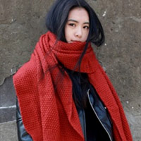 Xu hướng thời trang - Tín đồ thế giới đang làm gì với khăn?