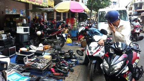 Chợ trời “đặc biệt” ở Sài Gòn - 1