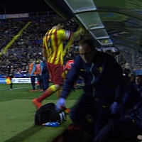 Bóng đá - Fabregas giận dữ khi bị thay thế