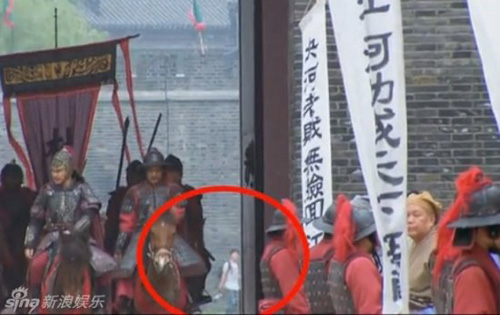 Những hạt sạn “to đùng” trong phim cổ trang Hoa - 3