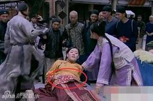 Những hạt sạn “to đùng” trong phim cổ trang Hoa - 6