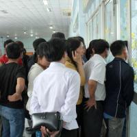 Hành khách vây ga Sài Gòn đòi trả vé