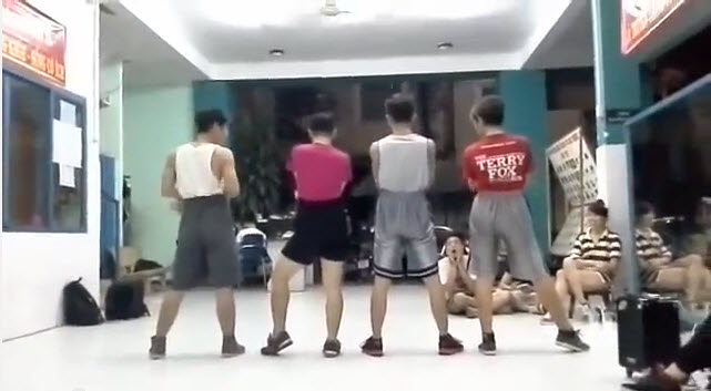 Những điệu nhảy “Con bướm xuân” cực hài - 5