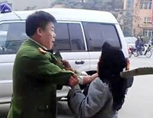 Không có chuyện công an Thanh Hóa đánh cụ già - 1