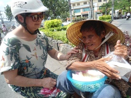 Chuyện "lạ thường" ở một quán cơm chay Sài Gòn - 5