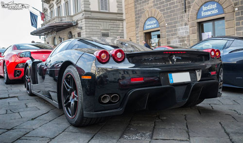 “Huyền thoại” Ferrari Enzo quần tụ trên đất “mẹ” - 3